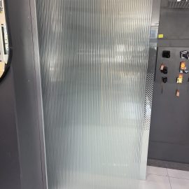 حاجز زجاجي 6 مم سيكريت مثلج (فريم كروم+ زراع تثبيت كروم) صد الصدأ 80 سم * 195 سم