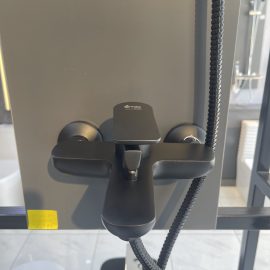 خلاط مغسلة اسود